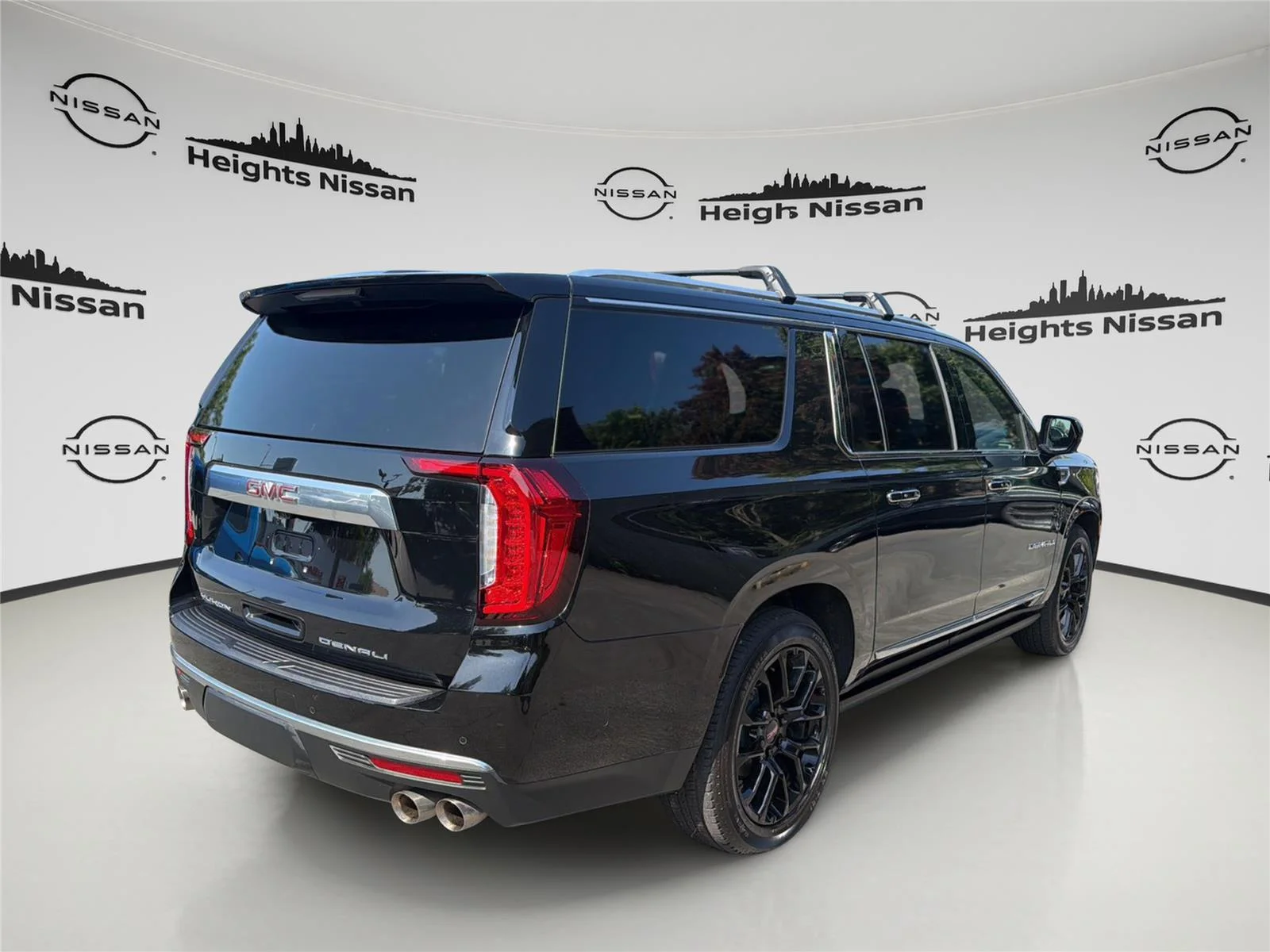 Used 2023 Onyx Black GMC Denali image 5