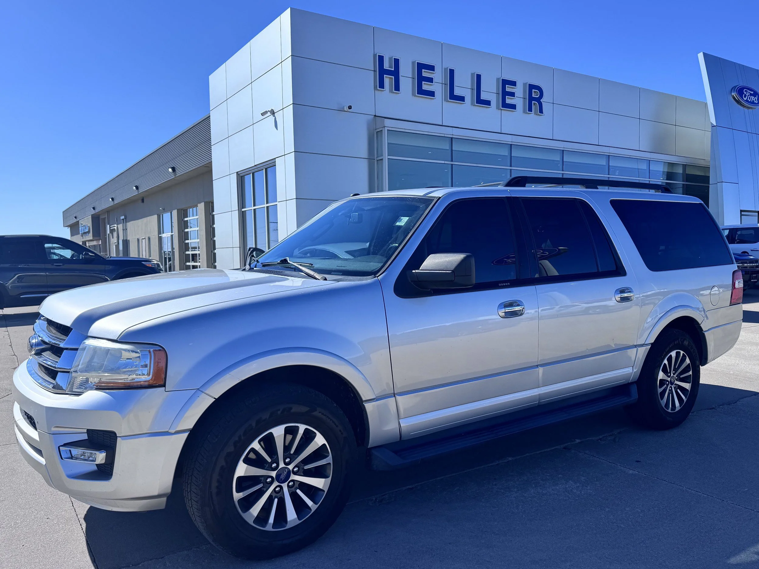 Used 2016 Ingot Silver Ford XLT image 3