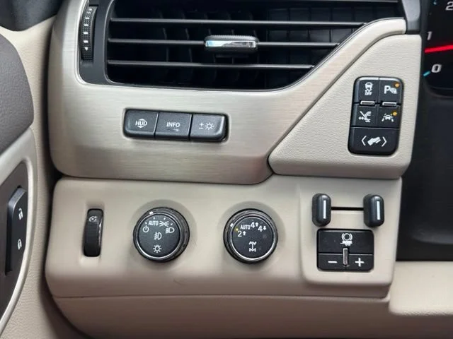 Used 2020 DARK SAPPHIRE BLUE METALLIC GMC Denali image 38