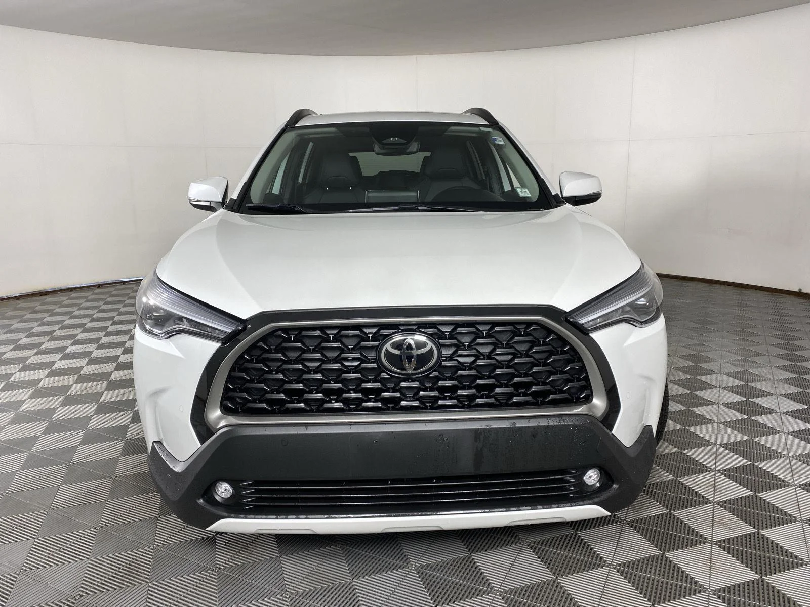 Used 2024 Wh Toyota XLE image 2
