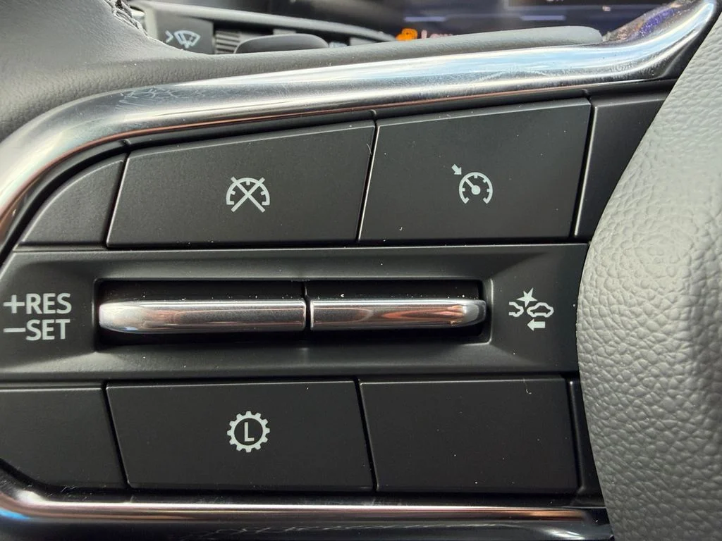 New 2027 Summit White Chevrolet LT image 24