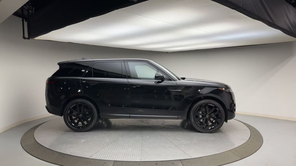Used 2024 Santorini Black Metallic Land Rover SE image 9