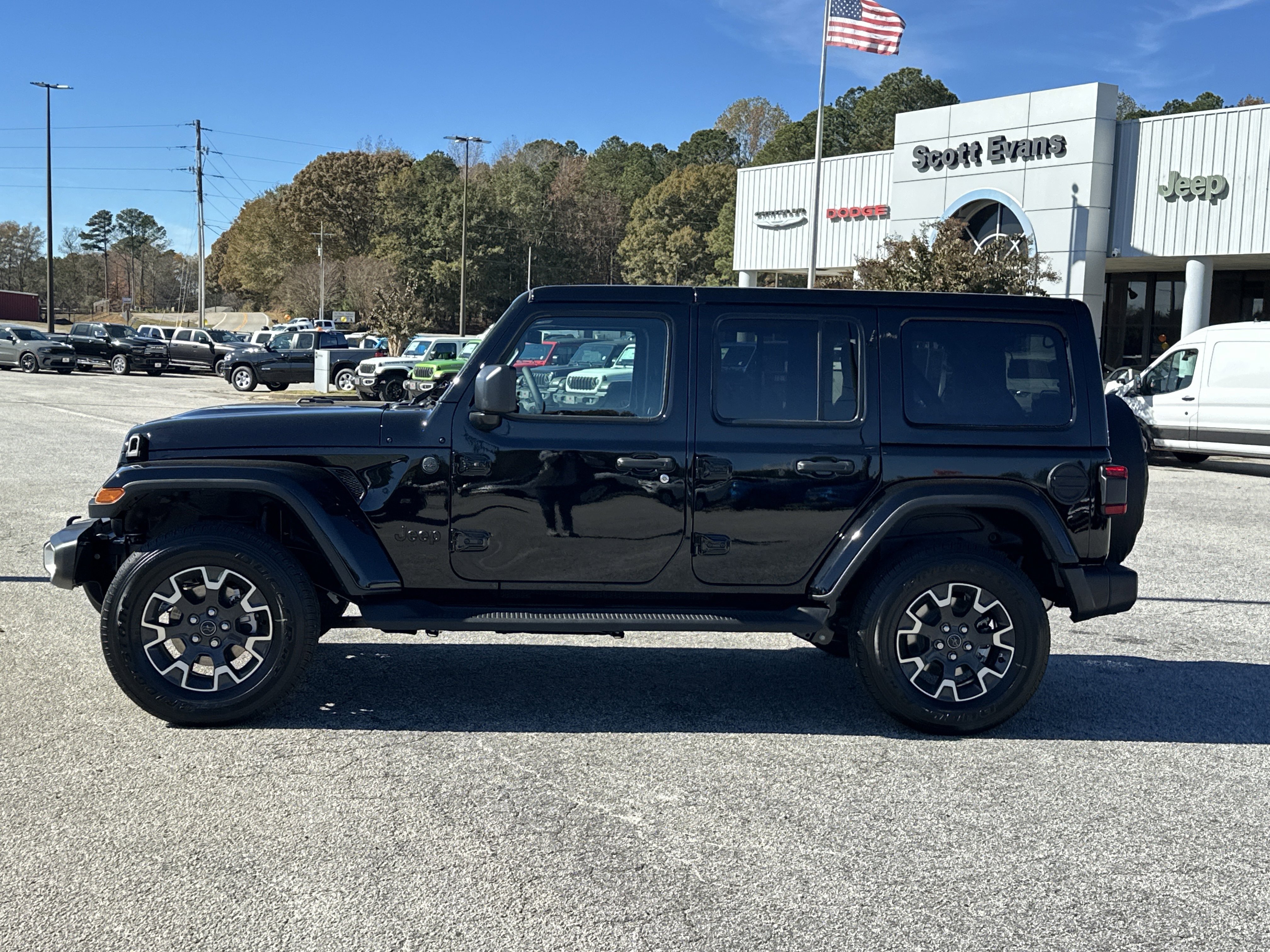 New 2026 Black Clear-Coat Exterior Paint Jeep Sahara image 5