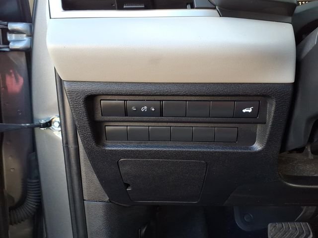 Used 2022  Mitsubishi SEL image 16