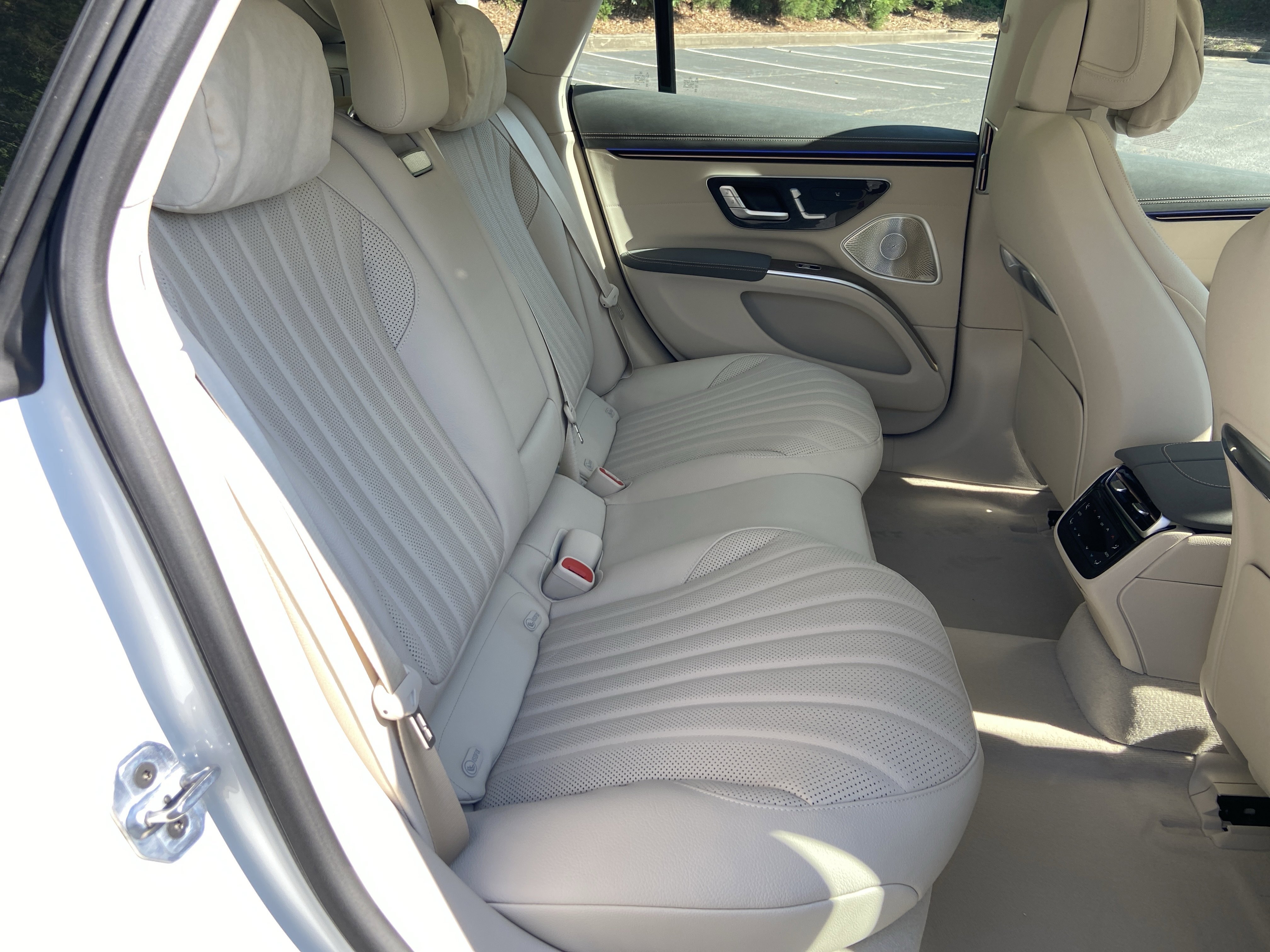 New 2026 MANUFAKTUR Moonlight White Metallic Mercedes-Benz EQS 450 4MATIC® Sedan image 43
