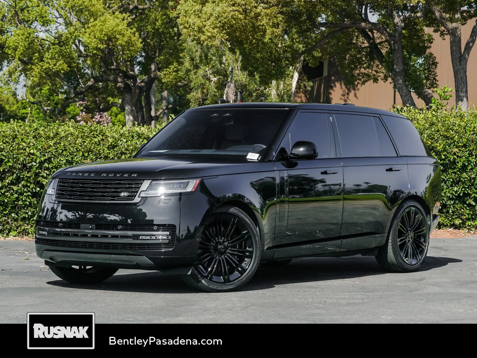 Used 2026 Narvik Black Land Rover SE image 1