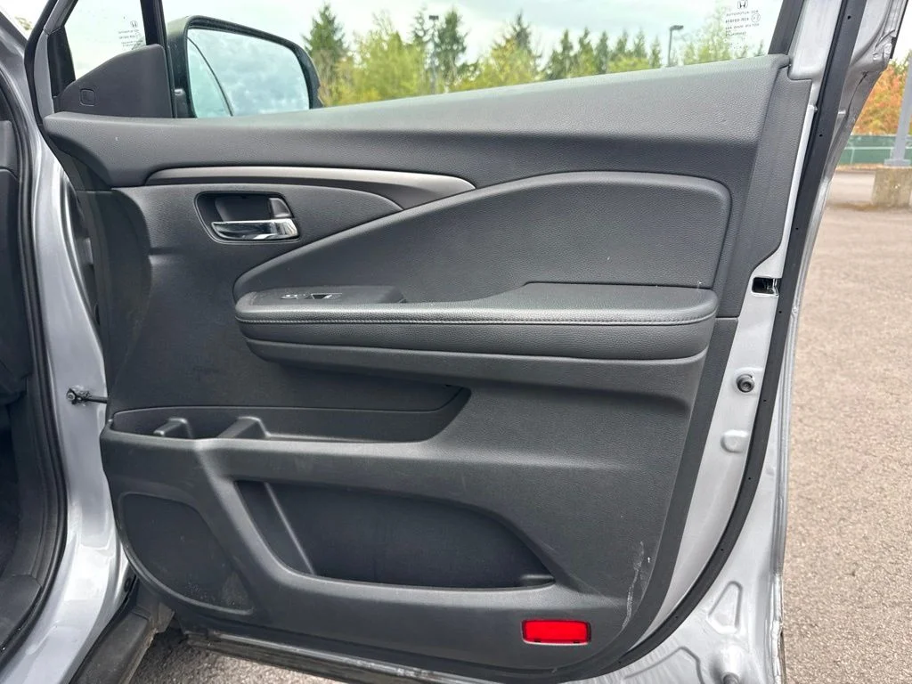 Used 2019 Lunar Silver Metallic Honda EX-L image 26