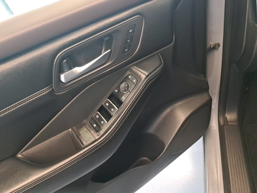 Used 2023 Gray Nissan SL image 16