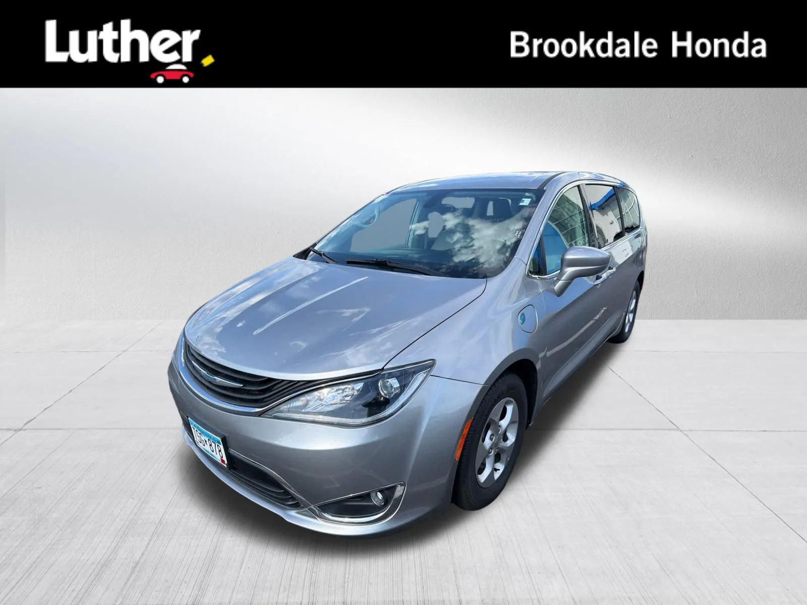 Used 2018 Billet Silver Metallic Clearcoat Chrysler Hybrid Touring Plus image 1