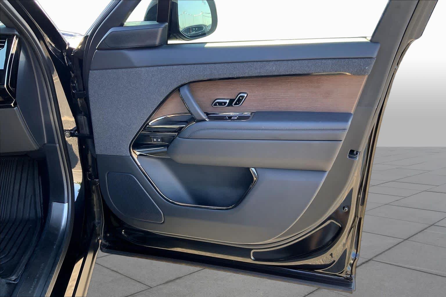 Used 2024 Santorini Black Metallic Land Rover SE image 22