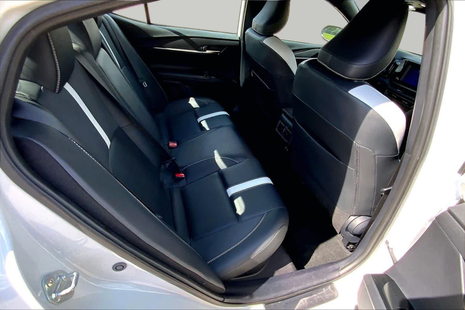 Used 2025 Ice Cap Toyota SE image 19