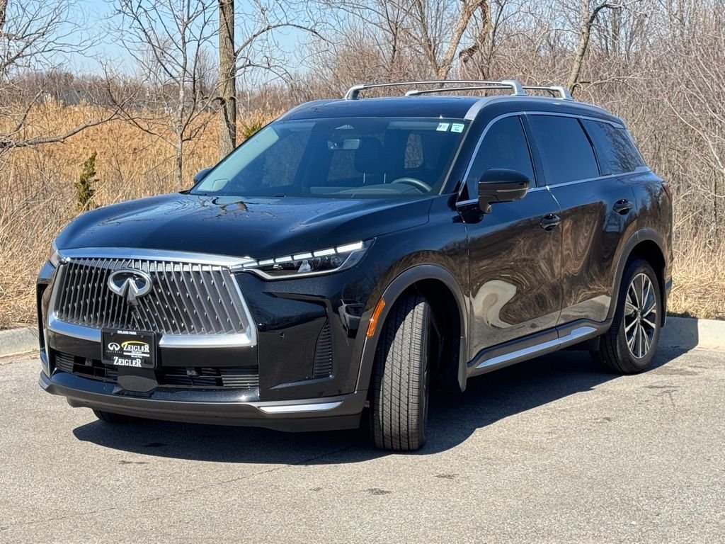 Used 2026 Mineral Black INFINITI LUXE image 3