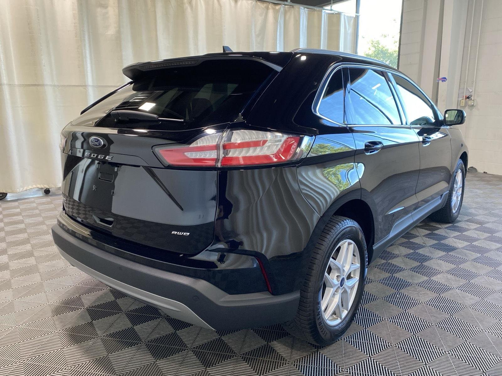 Used 2022 Agate Black Ford SEL image 7