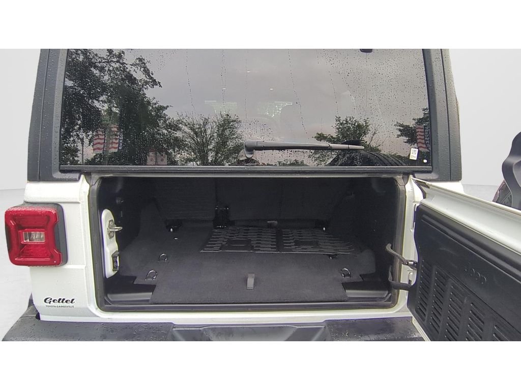 Used 2024 White Jeep Sport S image 9
