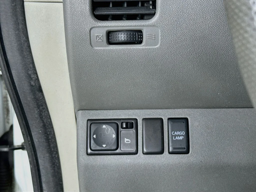 Used 2014 Glacier White Nissan SV image 11