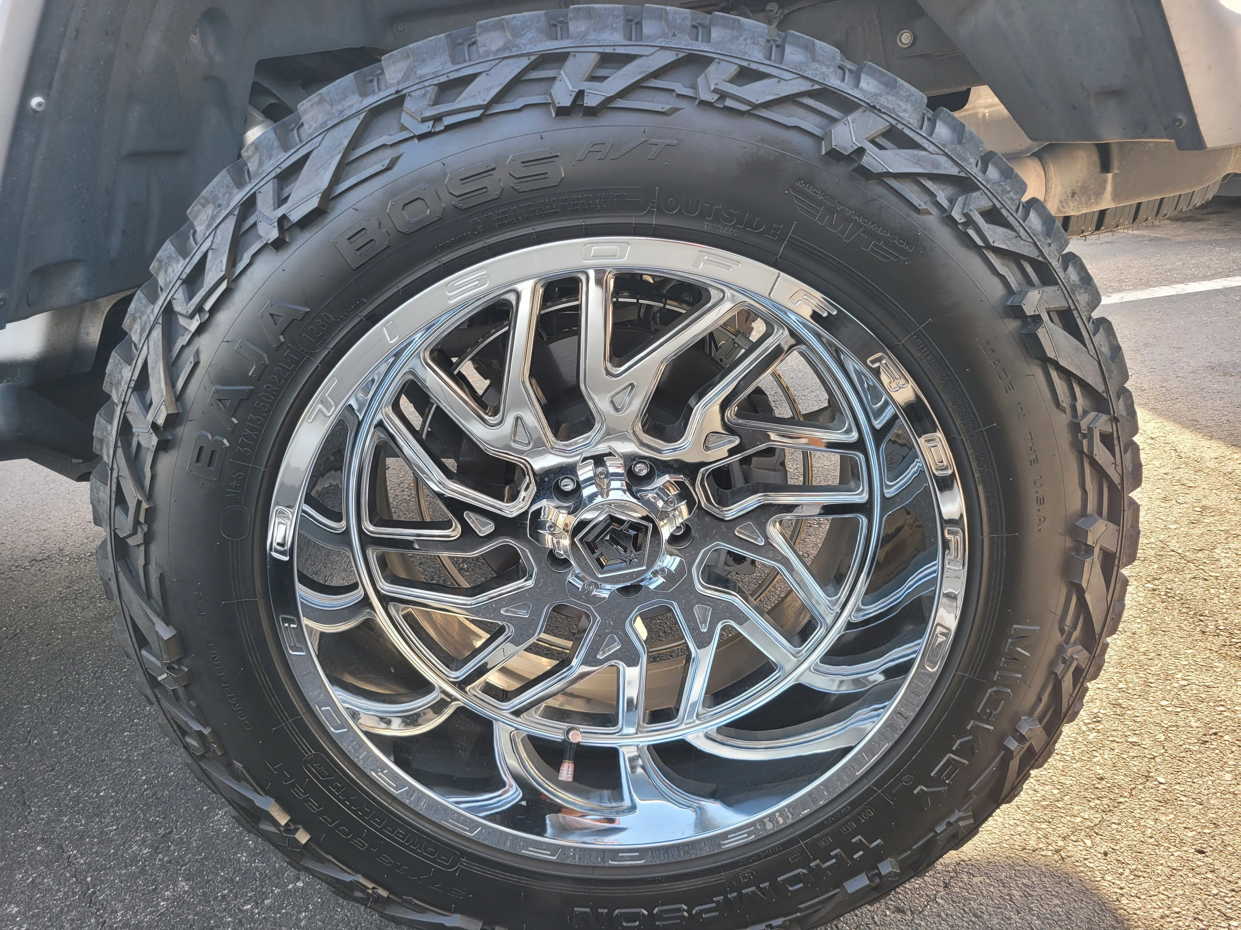 Used 2022 Bright White Clearcoat Jeep Rubicon image 8