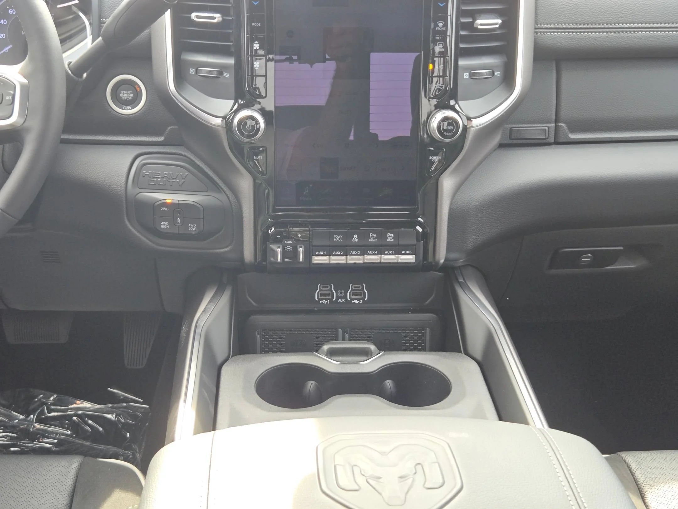 New 2026 Bright White Clear-Coat Exterior Paint RAM Laramie image 19