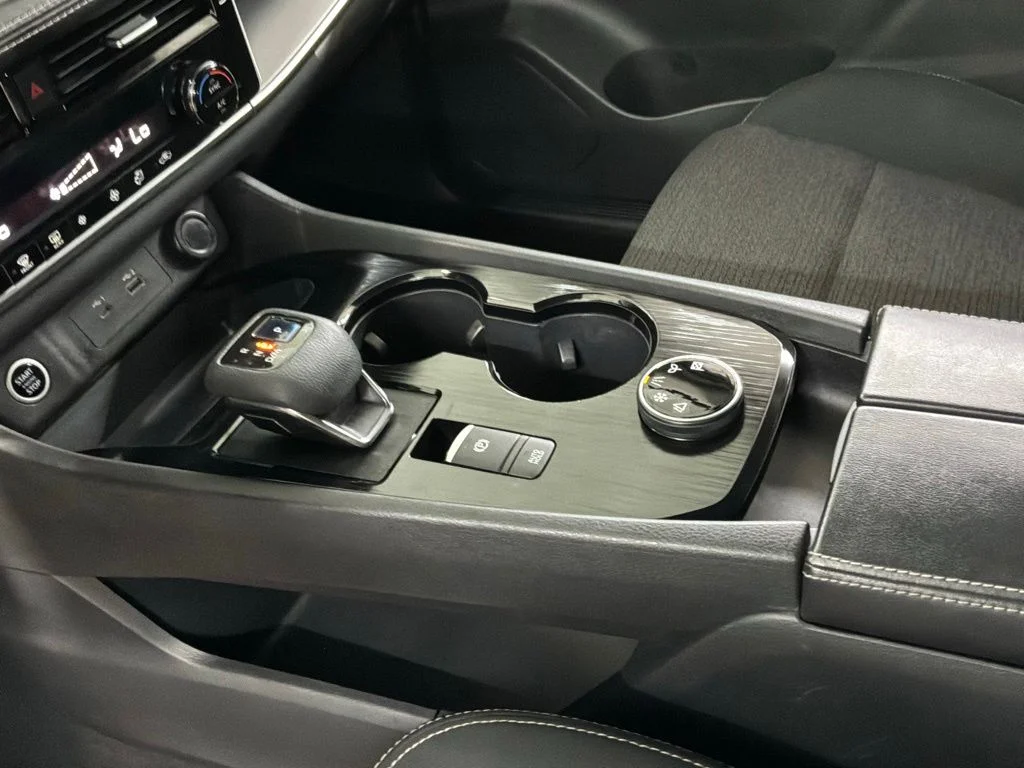 Used 2021 Gun Metallic Nissan SV image 18