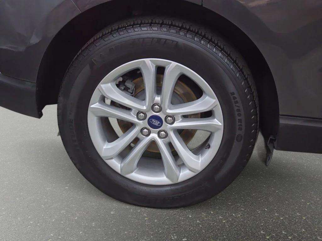Used 2019 Gray Ford SEL image 34
