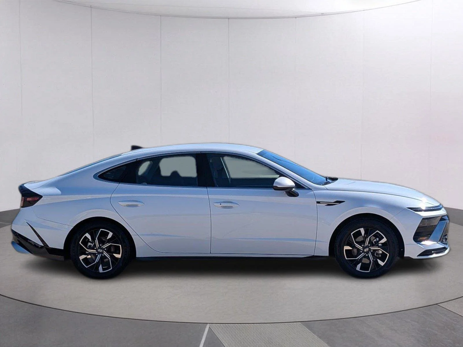 Used 2025 Serenity White Hyundai SEL image 7