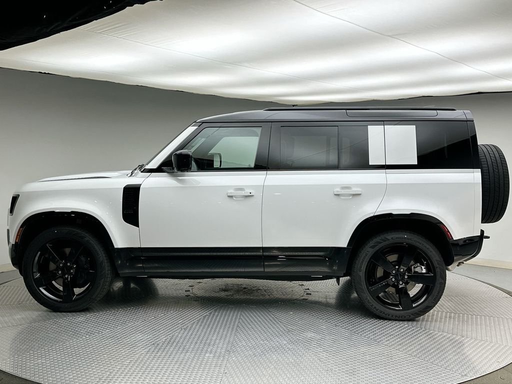 New 2026 Fuji White Land Rover X-Dynamic SE image 2