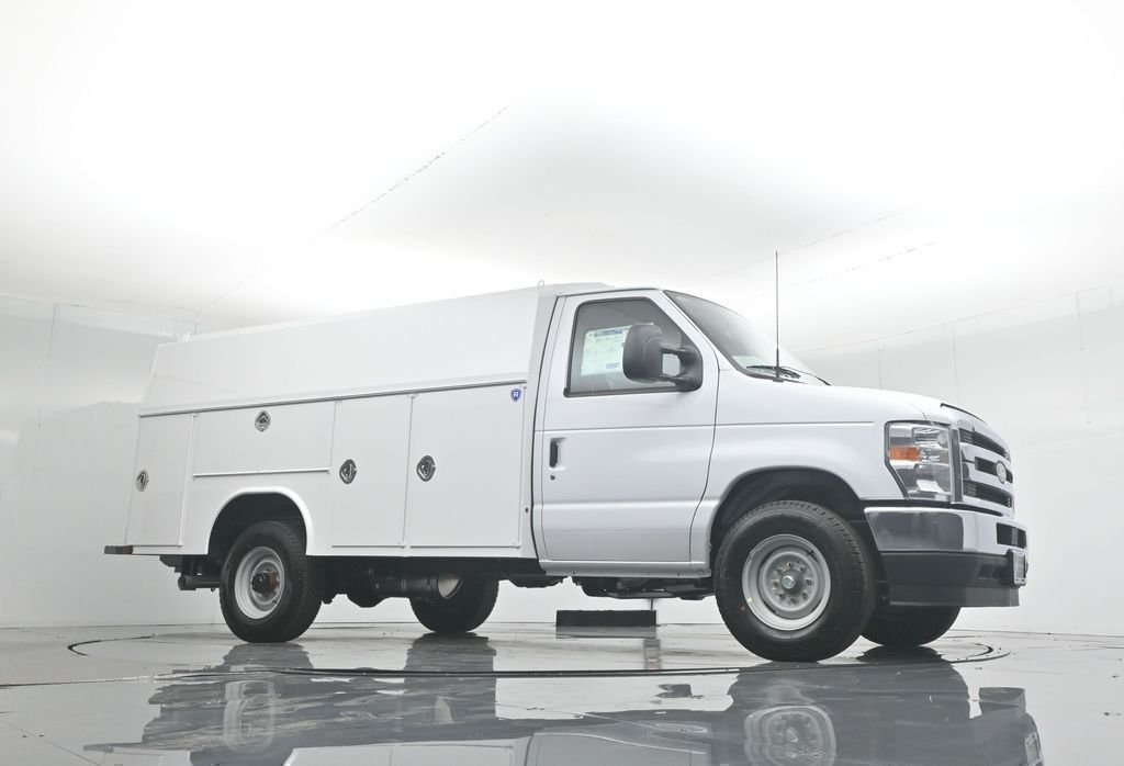 New 2026 Oxford White Ford Base image 33