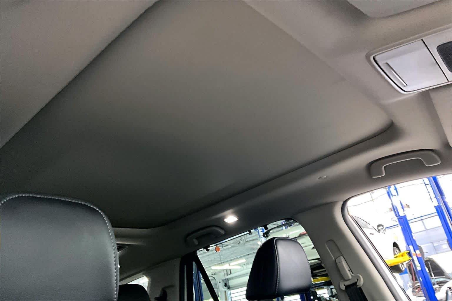 Used 2025 Platinum White Pearl Honda Touring image 14