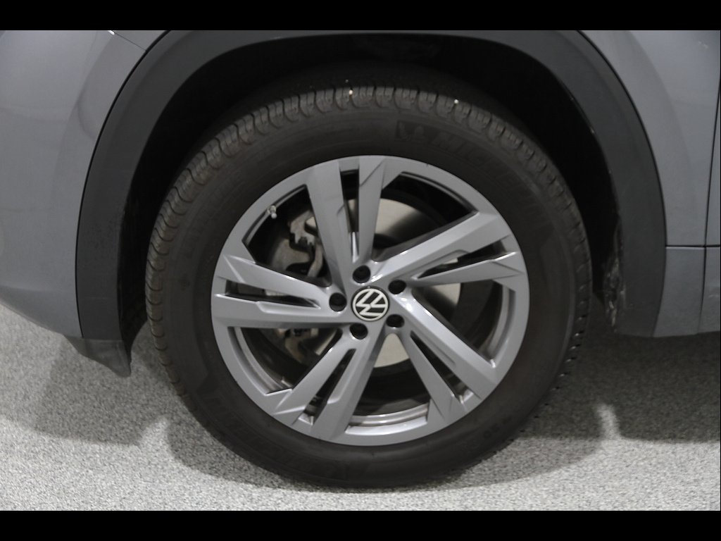 Used 2024 Platinum Gray Metallic Volkswagen SEL R-Line 4Motion image 21