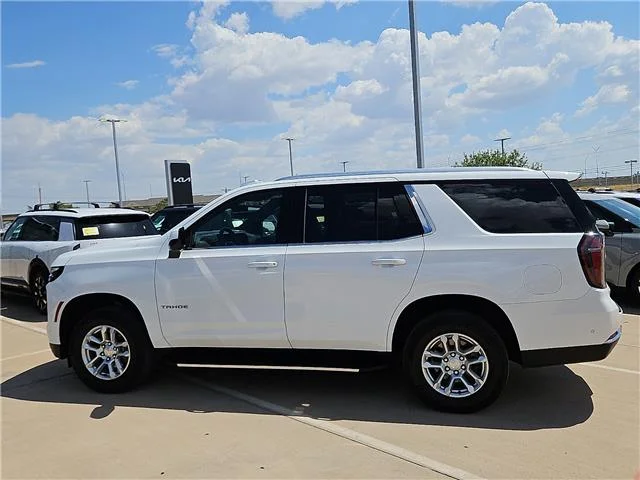 Used 2025 Summit White Chevrolet LT 4x2 image 2