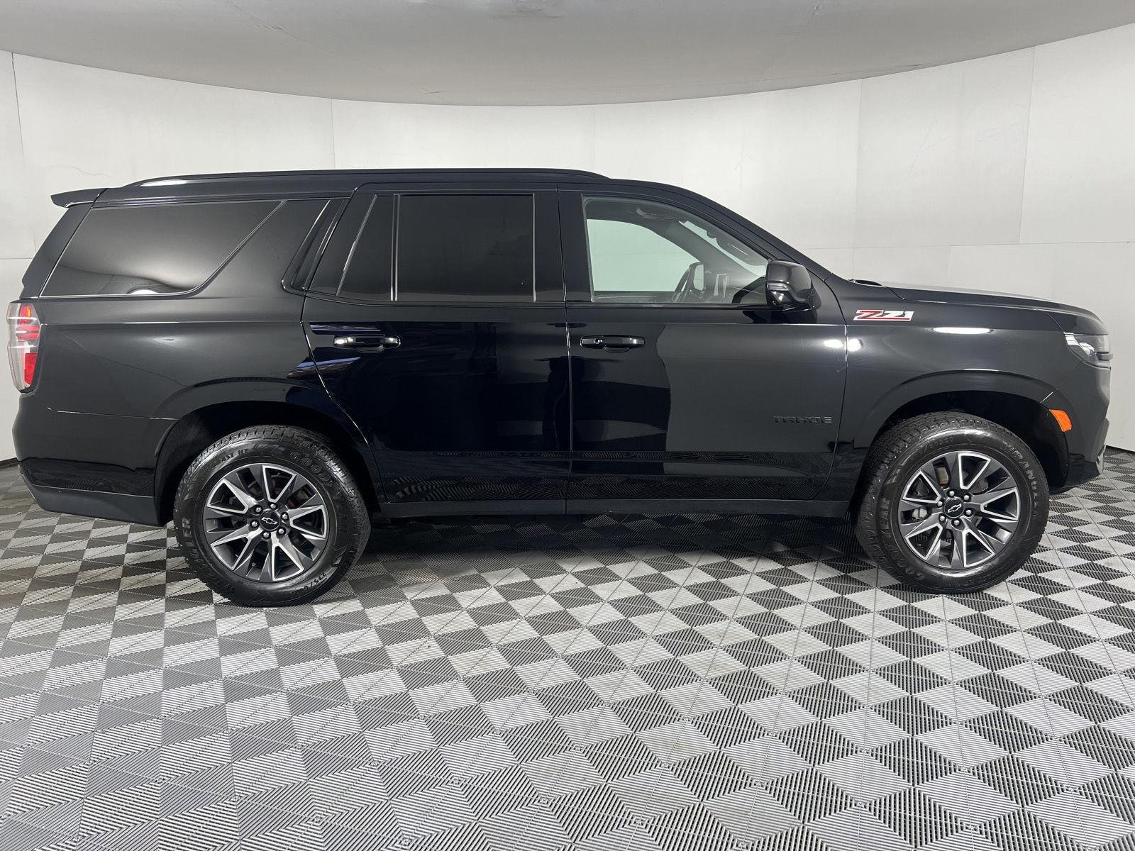 Used 2023 Black Chevrolet Z71 image 27