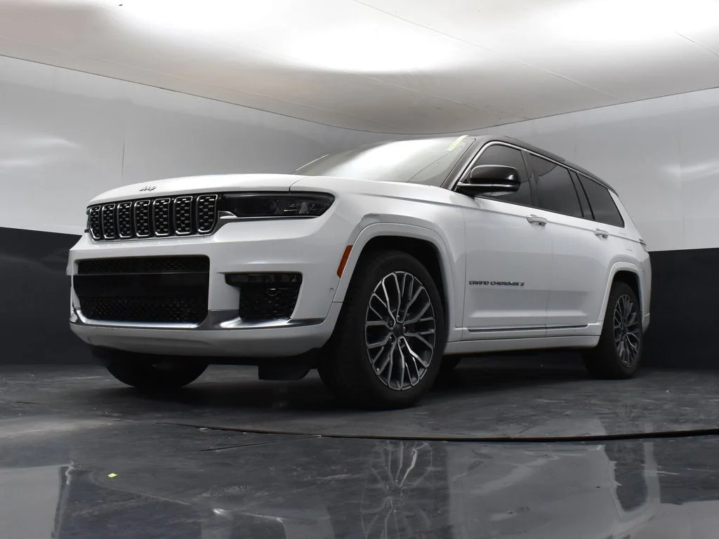 Used 2024 White Jeep Summit image 12