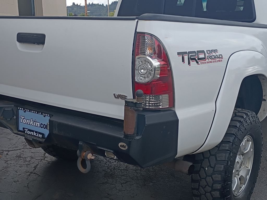 Used 2012 Super White Toyota Base image 4