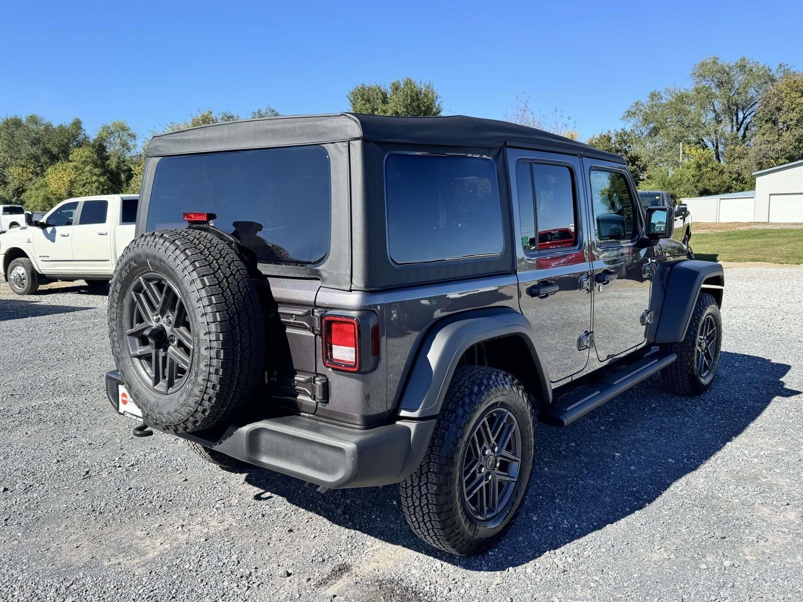 New 2026 Granite Crystal Metallic Clear-Coat Exterior Paint Jeep Sport S image 20