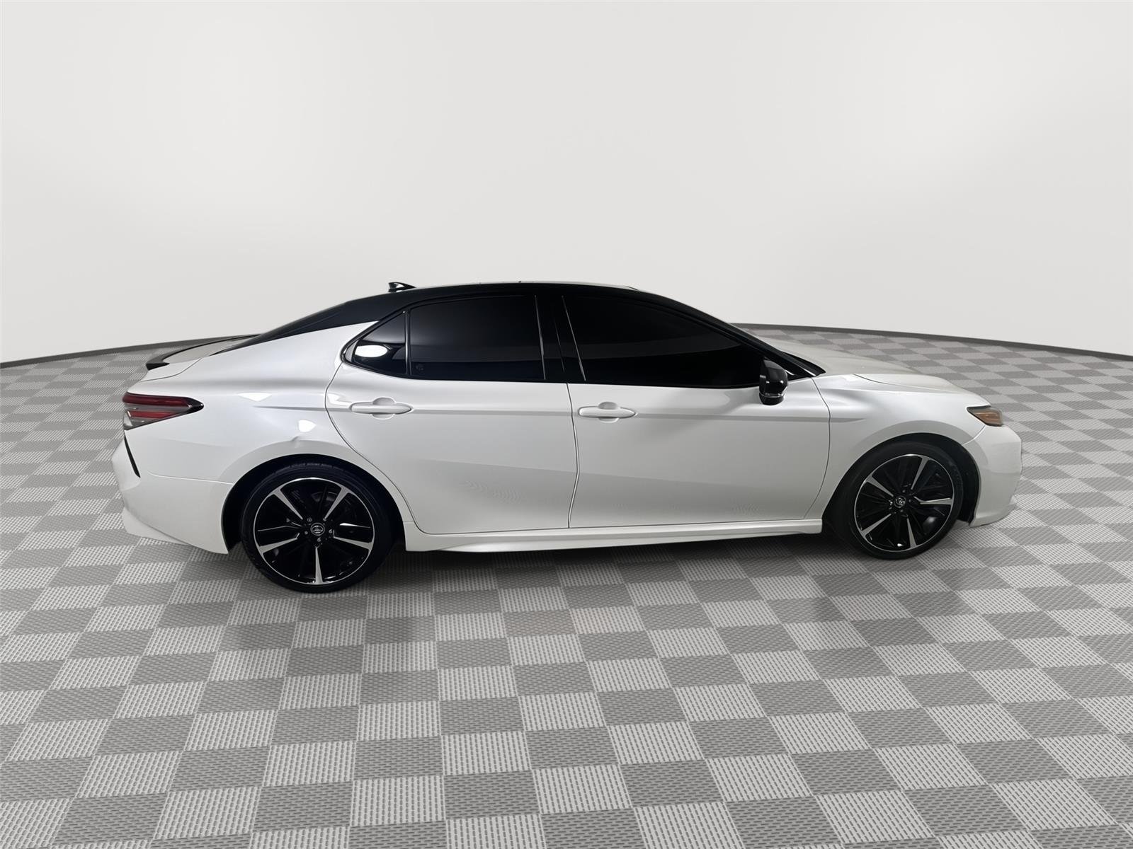 Used 2019 Wind Chill Pearl w/Midnight Black Metallic Roof Toyota XSE V6 image 15
