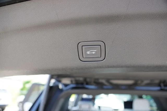 Used 2025 Black Chevrolet Premier image 25