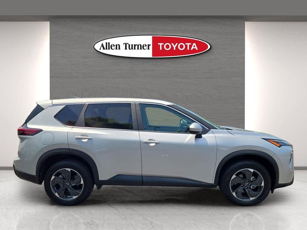 Used 2024 Silver Nissan SV image 5