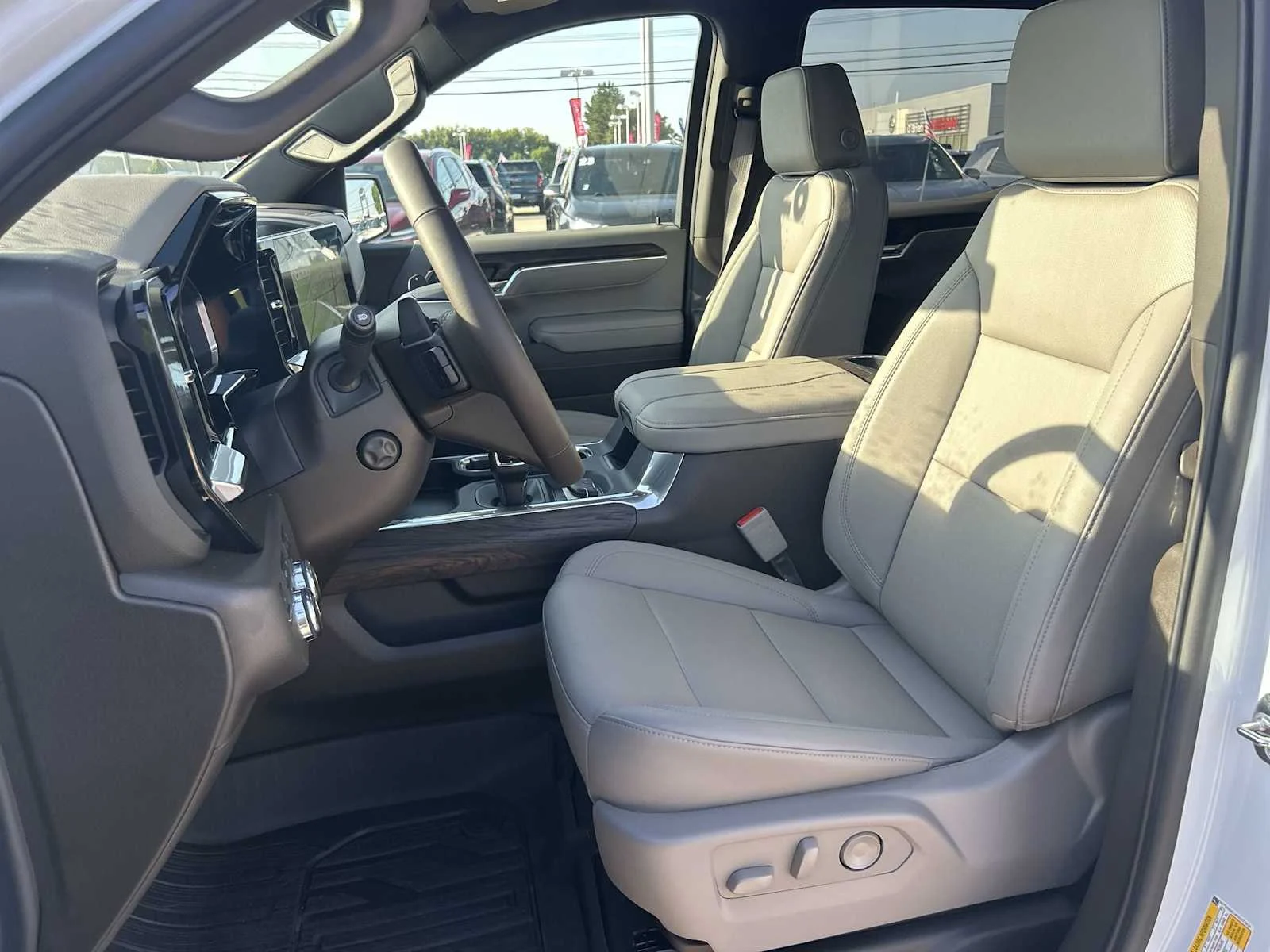 2026 GMC Sierra 1500 SLT - Photo 20
