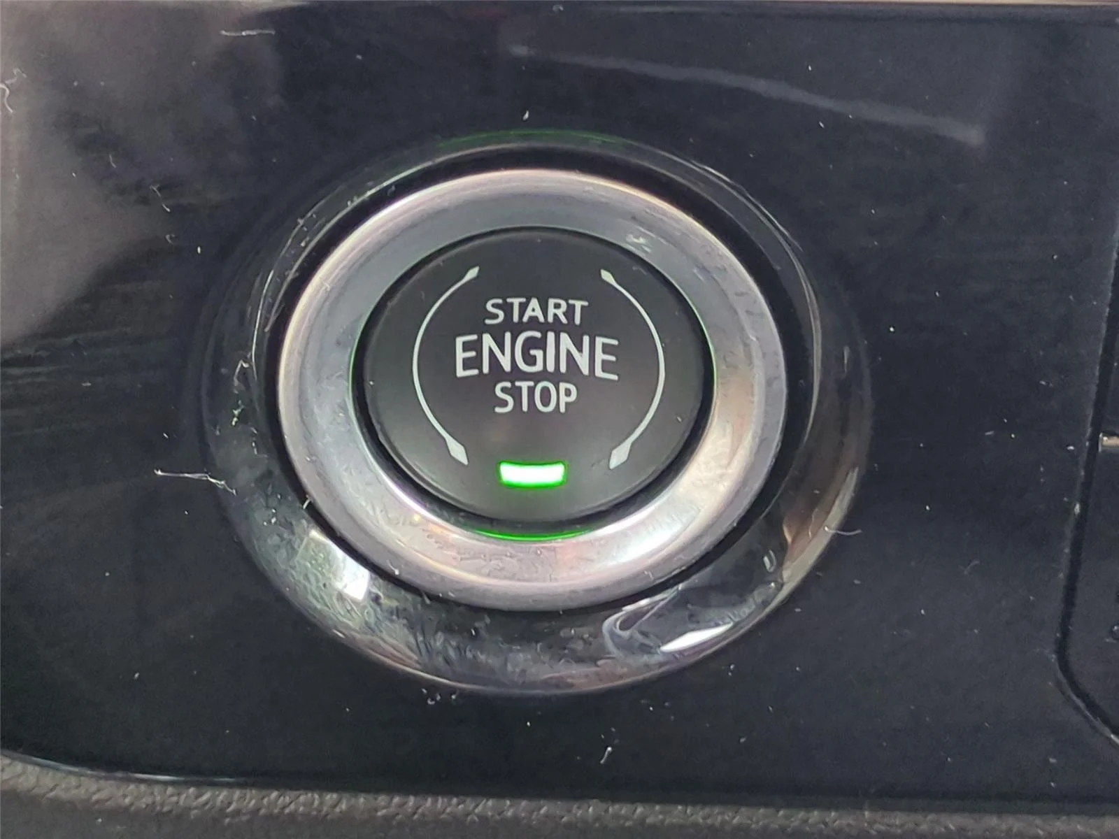 Used 2024 Onyx Black GMC Elevation image 31