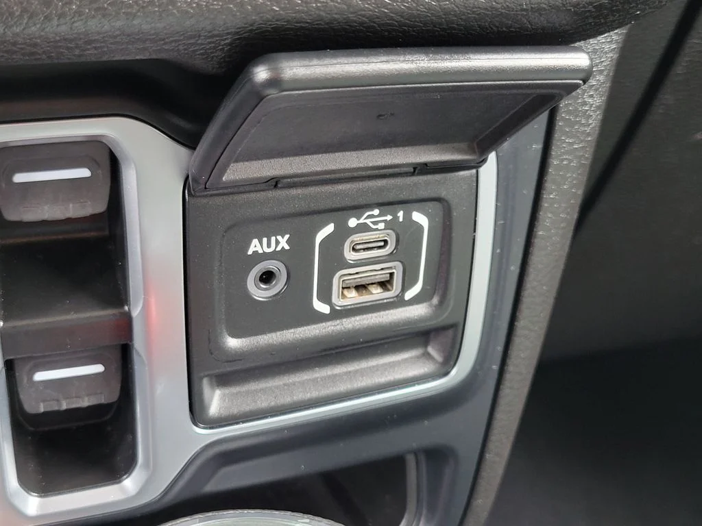 Used 2025 Black Jeep Sport S image 13
