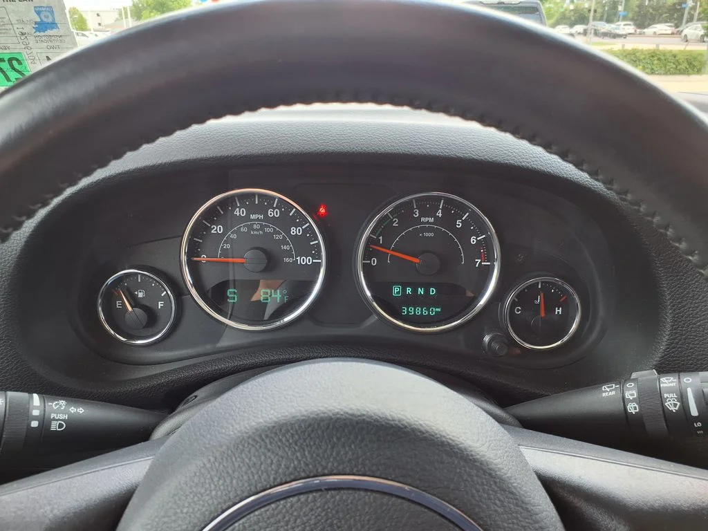 Used 2016 White Jeep Unlimited Sahara image 30