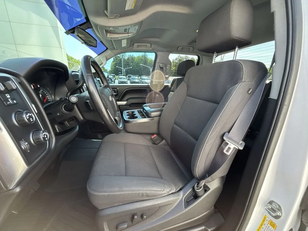 Used 2017 White Chevrolet LT image 13