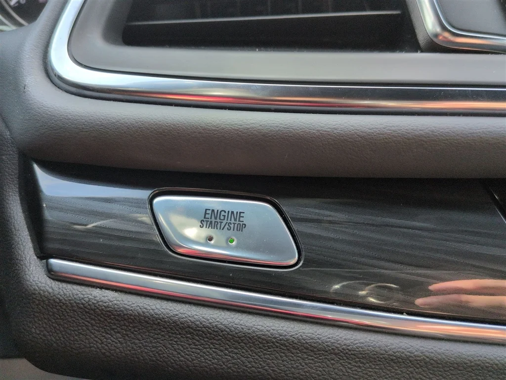 Used 2024 White Frost Tricoat Buick Essence image 17