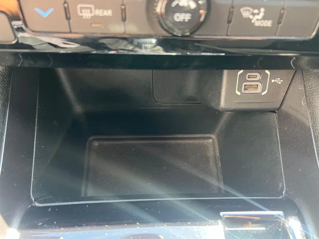 Used 2022 Granite Crystal Clearcoat Metallic Jeep Latitude image 16