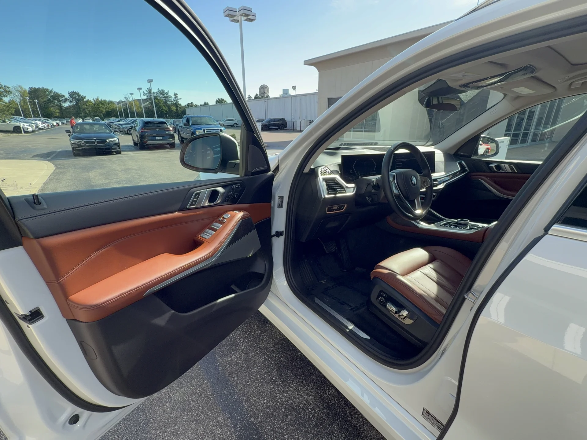 Used 2023 Alpine White BMW xDrive40i image 10