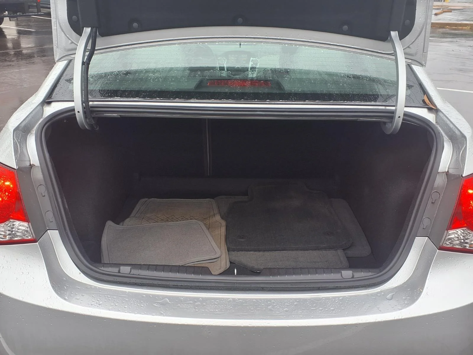 Used 2014 Silver Ice Metallic Chevrolet 1LT image 20