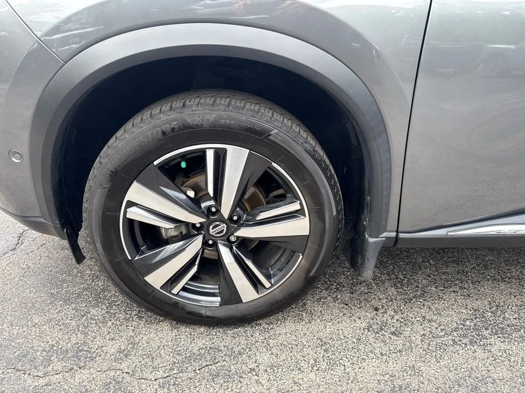 Used 2021 Gray Nissan Platinum image 11