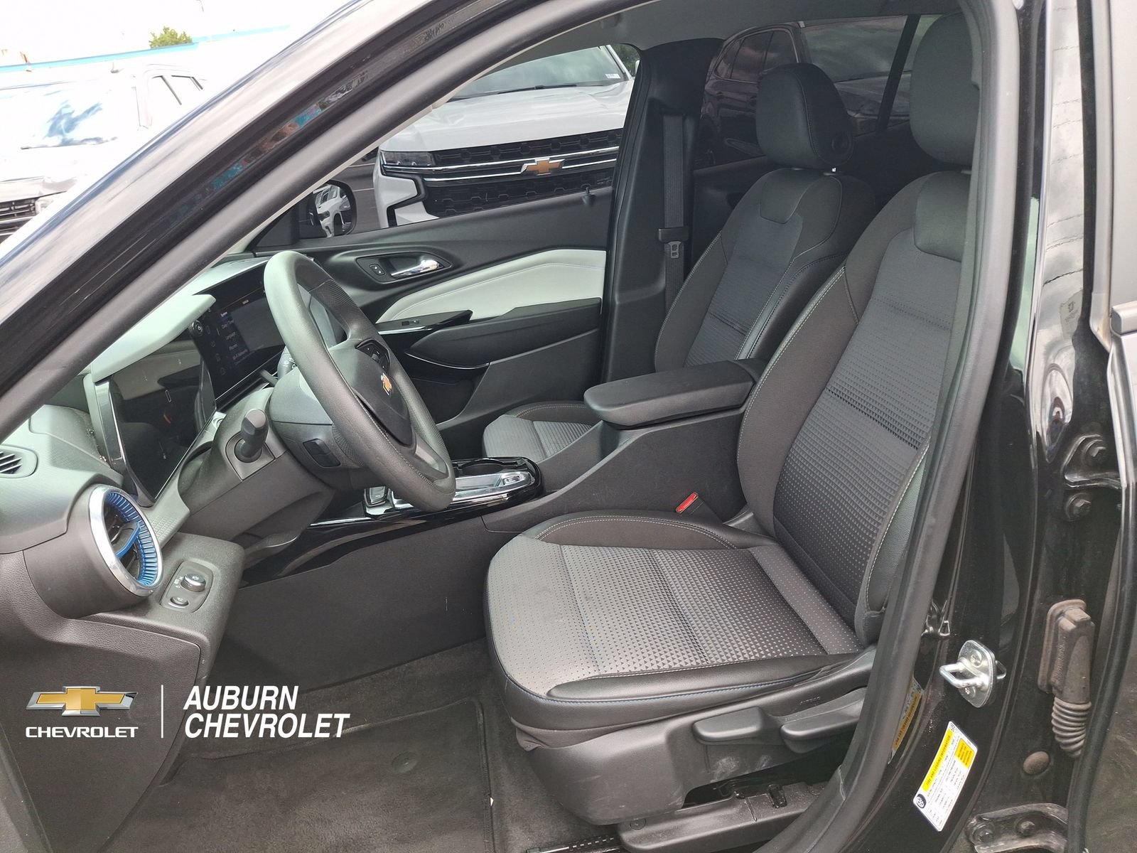 Used 2024 Mosaic Black Metallic Chevrolet LT image 17