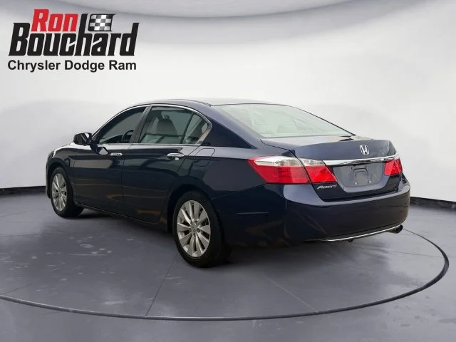 Used 2013 Blue Honda EX image 5