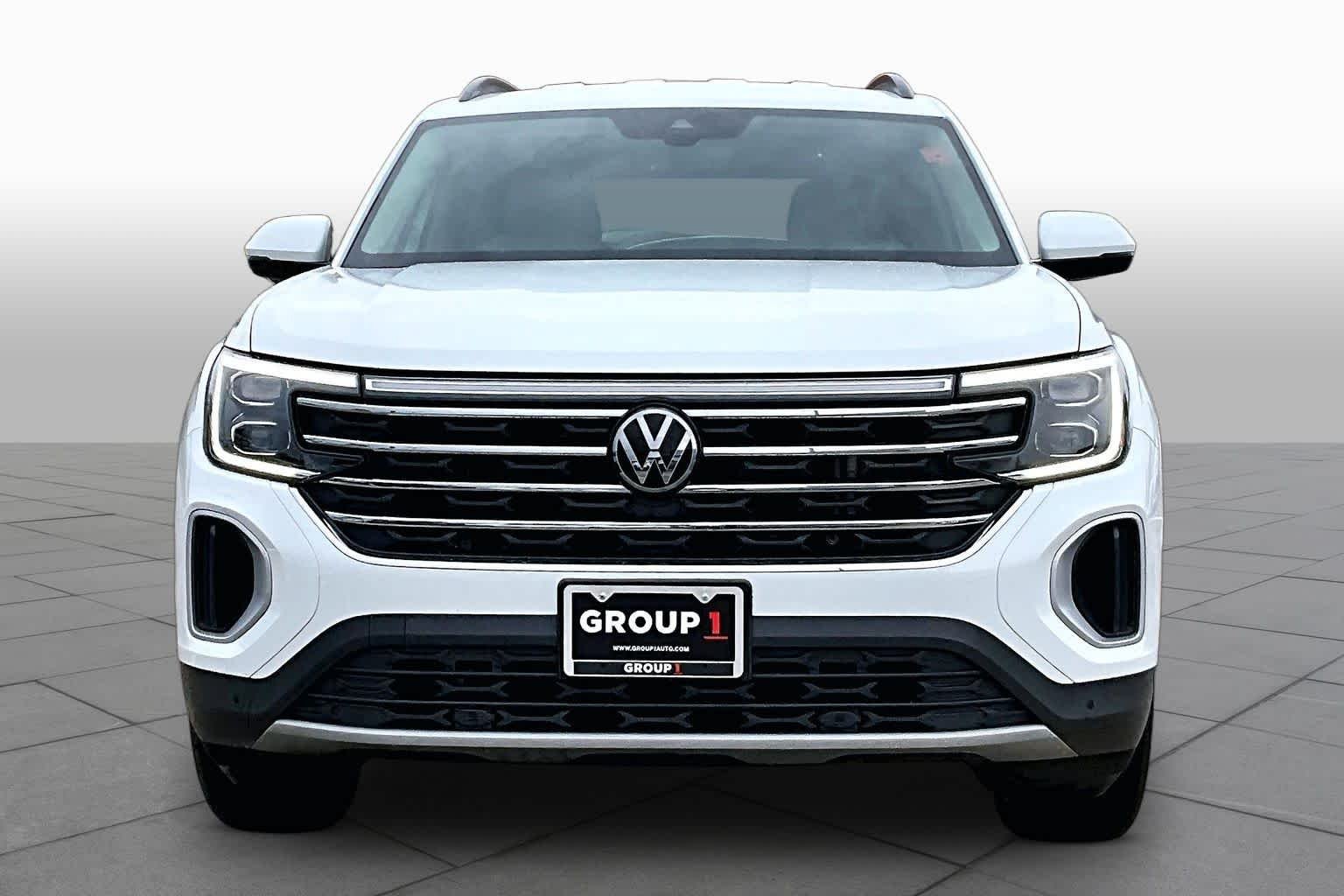 Used 2024 Pure White Volkswagen 2.0T SE w/Technology image 4