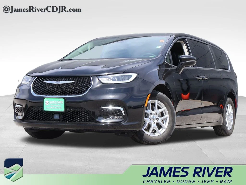 2024 Chrysler Pacifica Touring L's photo